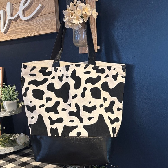 Handbags - Stylish Black and White Tote Bag